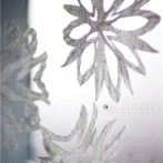 Śniegowe gwiazdki – wycinanka jednobarwna wieloosiowa, czyli sposób na świąteczną dekorację
