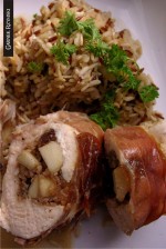 Kieszenie z kurczaka nadziewane gruszką i rodzynkami otulone prosciutto crudo oraz risotto pietruszkowe (bez glutenu)