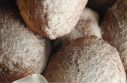 Bułeczki razowe z czekoladą i wiśniami albo Pączki