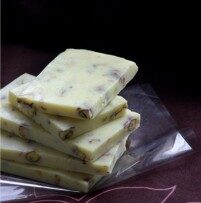 1_-Domowa-bia-25C5-2582a-czekolada-z-pistacjami