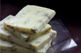 Domowa biała czekolada z pistacjami
