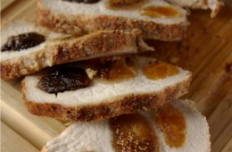 Schab nadziewany morelami, figami i suszonymi śliwkami kalifornijskimi pieczony z ziemniakami