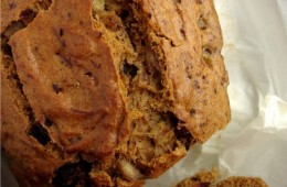 Bezglutenowe korzenne ciasto z bananami i czekoladą