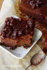 Piernik z polewą czekoladowo – porzeczkową (bez glutenu)
